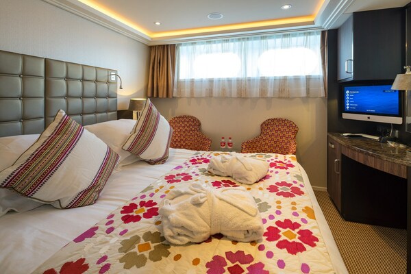 AmaWaterways AmaMora Accommodation E 3.jpg